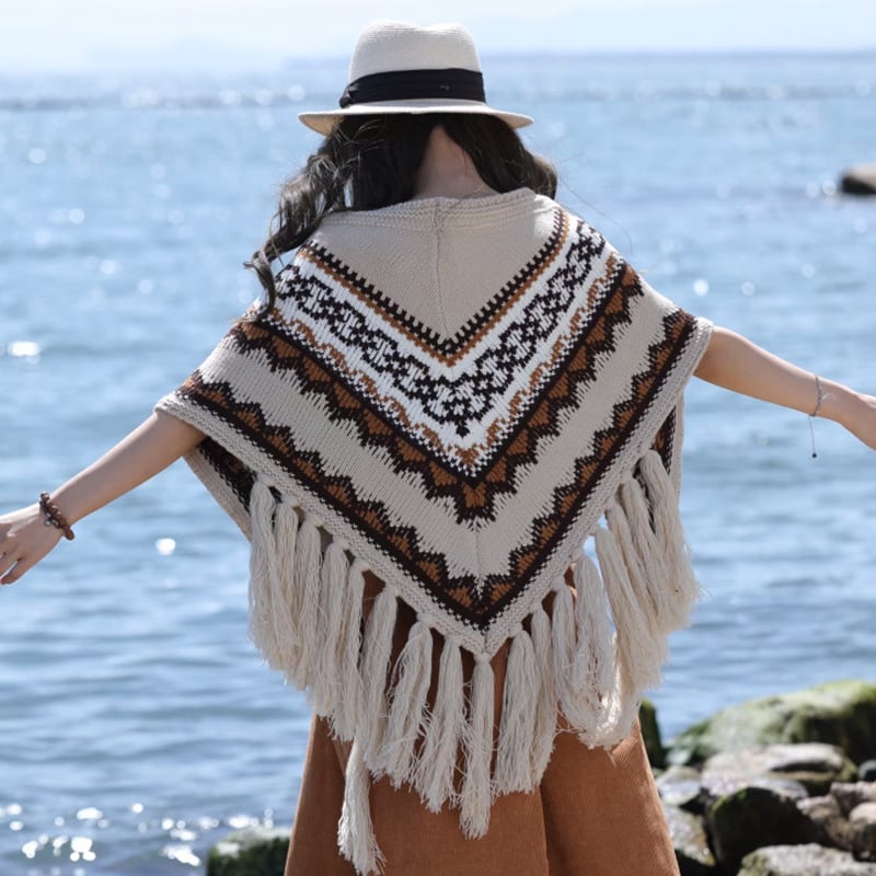 Πλεκτή εξωτερική κάπα σε εθνοτυπικό στυλ με φούντες (Συλλογή άνοιξη 2025, άνοιξη, πλεκτή εξωτερική κάπα, φούντες)