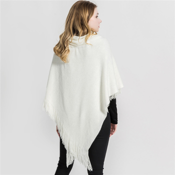 Cardigan cu glugă și nasturi; material acrilic/vată sintetică; țesătură jacquard; model monocrom