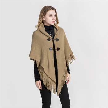 Cardigan cu glugă și nasturi; material acrilic/vată sintetică; țesătură jacquard; model monocrom
