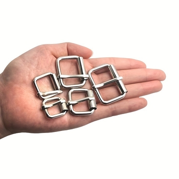 Μεταλλικές αγκράφες για ρούχα, ζώνες και τσάντες — συρμάτινες, αγκράφες με βελόνα και σωληνοειδείς αγκράφες, σε απόθεμα, Καλοκαίρι 2021