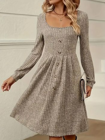 Rochie în linie A, guler pătrat, mâneci lungi, material poliester solid, toamna 2024.