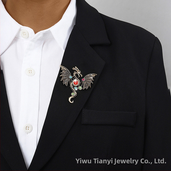 Καρφίτσα από κράμα, διακοσμημένη με διαμάντια, μοτίβο φτερωμένου δράκου σε καρτούν, unisex, αξεσουάρ μόδας