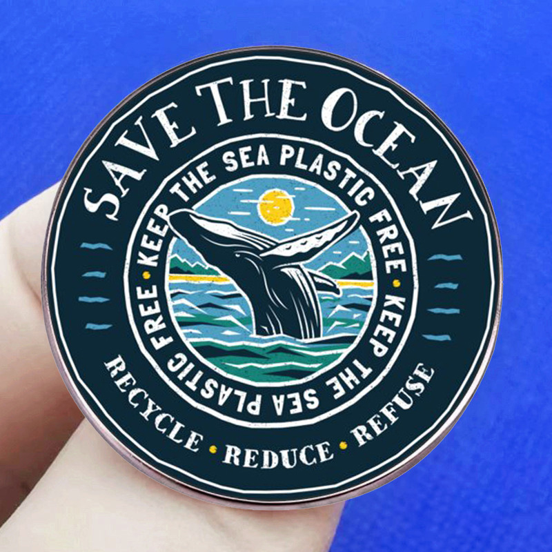 Broșă din aliaj metalic cu strat epoxidic, balena albastră în stil desen animat, motiv protecția mediului marin