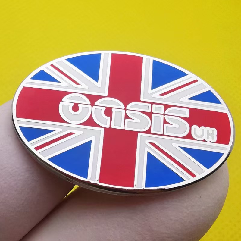 Rock bend Oasis Savez broš — legura, geometrijski stil, elektroplatiranje, dekoracija