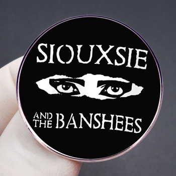 Μεταλλική καρφίτσα με στυλ Siouxsie Sioux, ηλεκτρολυτική επίχωση γραμμάτων