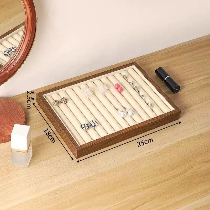 Δίσκος επίδειξης κοσμημάτων με χάντρες – πολυτελής ρετρό σχεδίαση, μεγάλη χωρητικότητα, επιτραπέζιος οργανωτής για δαχτυλίδια, κολιέ, βραχιόλια και σκουλαρίκια. Υλικό: τιτάνιο ατσάλι. Κατασκευή: μονόροφος. Βάρος: 345 g