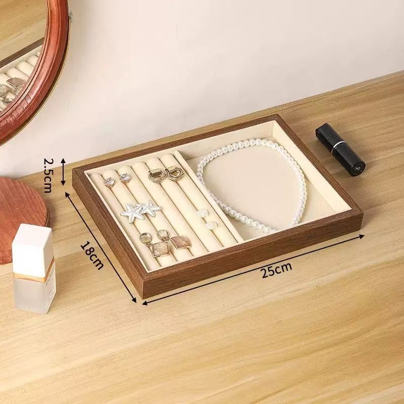 Δίσκος επίδειξης κοσμημάτων με χάντρες – πολυτελής ρετρό σχεδίαση, μεγάλη χωρητικότητα, επιτραπέζιος οργανωτής για δαχτυλίδια, κολιέ, βραχιόλια και σκουλαρίκια. Υλικό: τιτάνιο ατσάλι. Κατασκευή: μονόροφος. Βάρος: 345 g