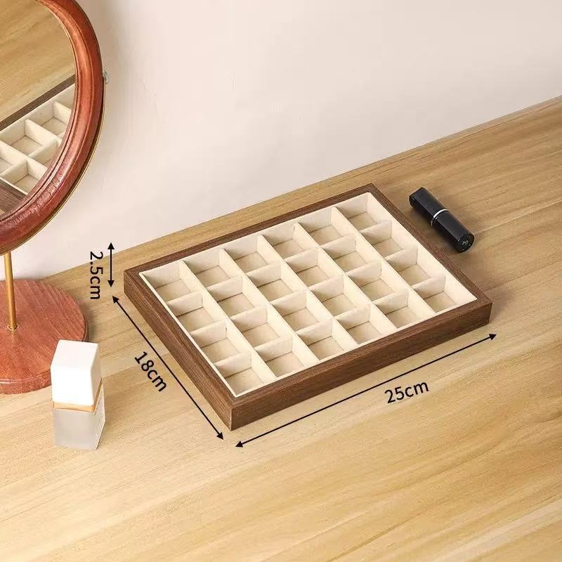 Δίσκος επίδειξης κοσμημάτων με χάντρες – πολυτελής ρετρό σχεδίαση, μεγάλη χωρητικότητα, επιτραπέζιος οργανωτής για δαχτυλίδια, κολιέ, βραχιόλια και σκουλαρίκια. Υλικό: τιτάνιο ατσάλι. Κατασκευή: μονόροφος. Βάρος: 345 g