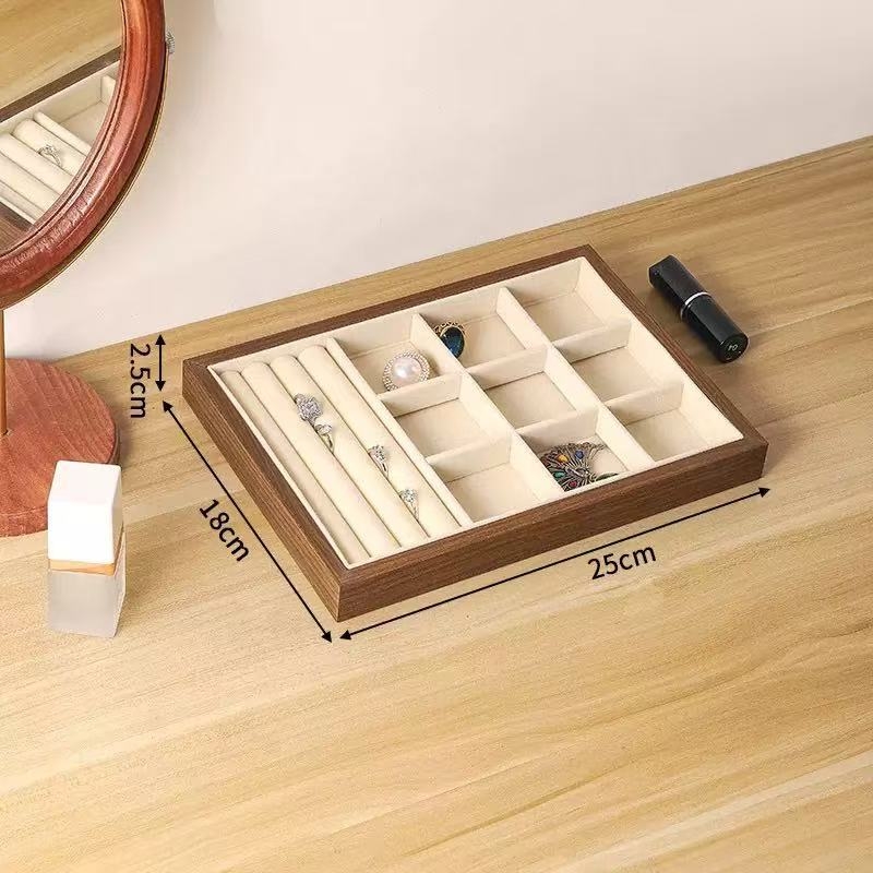 Δίσκος επίδειξης κοσμημάτων με χάντρες – πολυτελής ρετρό σχεδίαση, μεγάλη χωρητικότητα, επιτραπέζιος οργανωτής για δαχτυλίδια, κολιέ, βραχιόλια και σκουλαρίκια. Υλικό: τιτάνιο ατσάλι. Κατασκευή: μονόροφος. Βάρος: 345 g