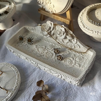 Δίσκος επίδειξης κοσμημάτων με γύψινο τριαντάφυλλο, vintage στυλ αποθήκευσης και προβολής για κολιέ (Spring 2025)