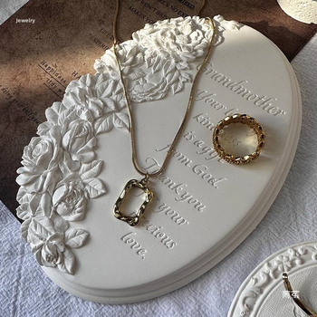 Δίσκος επίδειξης κοσμημάτων με γύψινο τριαντάφυλλο, vintage στυλ αποθήκευσης και προβολής για κολιέ (Spring 2025)