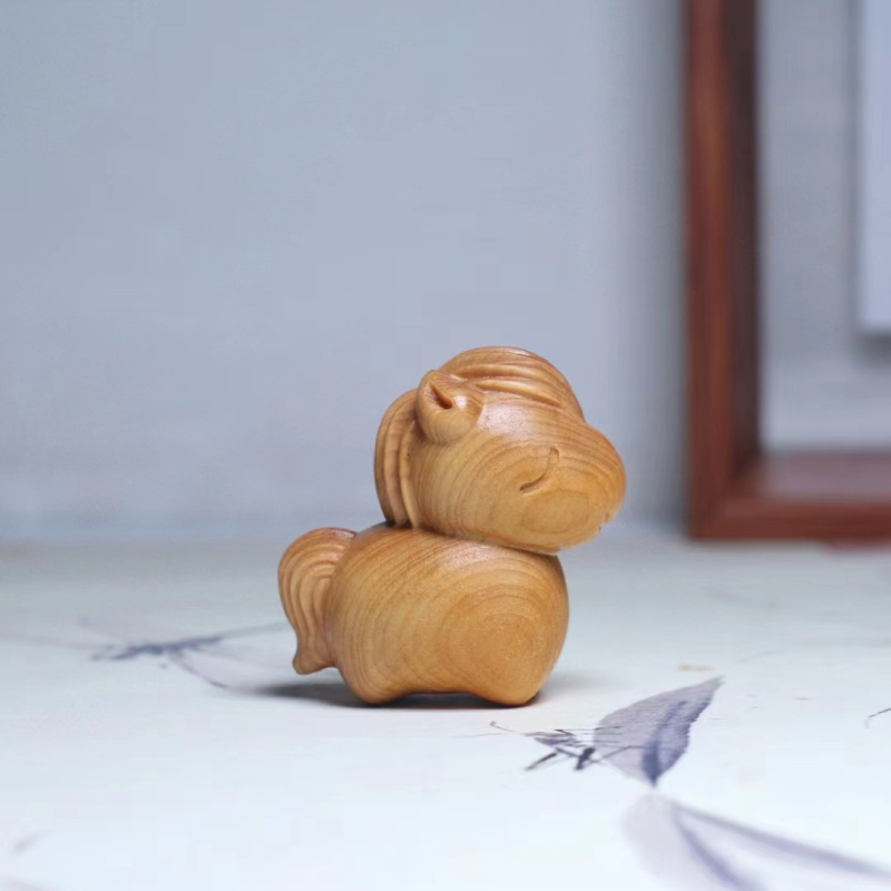 Ξύλινο άλογο για γραφείο – κυπάρισσο ξύλο, μοντέρνος μινιμαλιστικός γλυπτός, λείανση, δώρο γενεθλίων