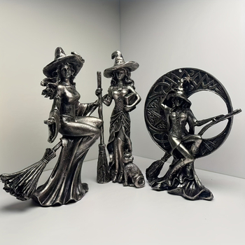 Европейски стил Лунна вещица с метла – декоративна фигурка за хол/ бюро, от пластмаса и смола