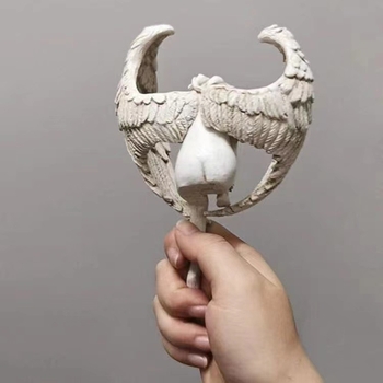 Статуя от смола: ангелска фигура с демоничен козел мотив за домашна декорация; подходяща за Хелоуин и като подарък за учители и възрастни