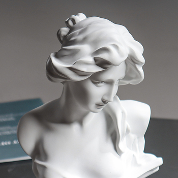 Европейски стил декоративна смолна фигура — женска глава, изработена от синтетична смола, опакована в картон за художествени галерии