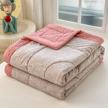 Κουβέρτα καλοκαιρινή με γέμισμα από πολυεστερικές ίνες, ύφασμα από πλυμένο βαμβάκι, βάρος 1,25–1,5 κιλά, πλένεται στο πλυντήριο, μοντέρνο μινιμαλιστικό στυλ