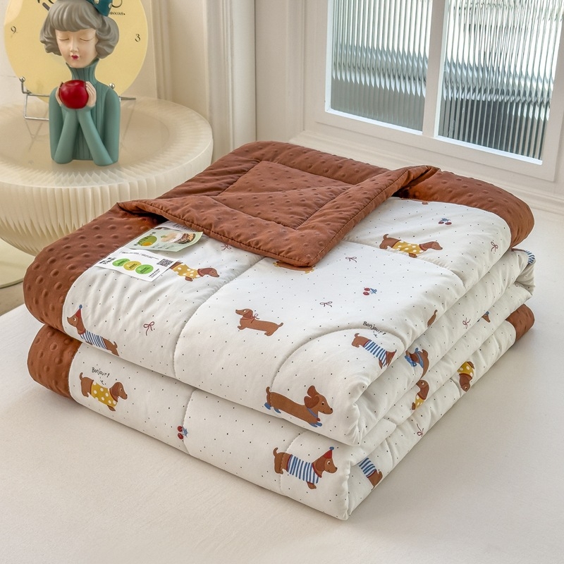 Κουβέρτα καλοκαιρινή με γέμισμα από πολυεστερικές ίνες, ύφασμα από πλυμένο βαμβάκι, βάρος 1,25–1,5 κιλά, πλένεται στο πλυντήριο, μοντέρνο μινιμαλιστικό στυλ