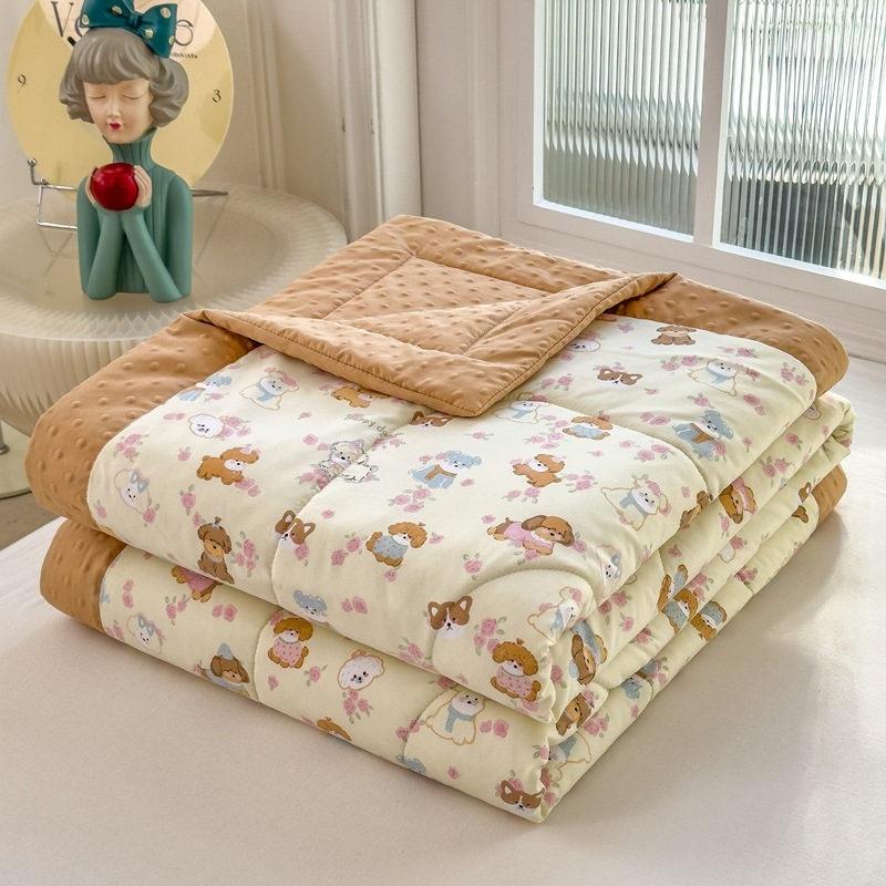 Κουβέρτα καλοκαιρινή με γέμισμα από πολυεστερικές ίνες, ύφασμα από πλυμένο βαμβάκι, βάρος 1,25–1,5 κιλά, πλένεται στο πλυντήριο, μοντέρνο μινιμαλιστικό στυλ