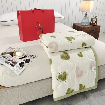 Καλοκαιρινό ανάλαφρο παπλώμα με εκτύπωση; αντιδραστική εκτύπωση και βαφή; ύφασμα: χημική ίνα; γέμισμα: πολυεστερικό; ύφανση: εκτύπωση και λείανση; στυλ: μοντέρνο μινιμαλιστικό