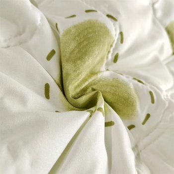 Καλοκαιρινό ανάλαφρο παπλώμα με εκτύπωση; αντιδραστική εκτύπωση και βαφή; ύφασμα: χημική ίνα; γέμισμα: πολυεστερικό; ύφανση: εκτύπωση και λείανση; στυλ: μοντέρνο μινιμαλιστικό