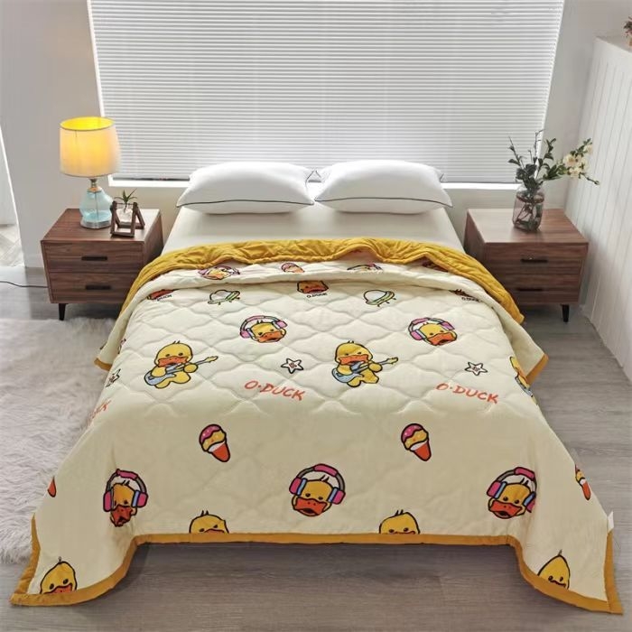 Καλοκαιρινό ανάλαφρο παπλώμα με εκτύπωση; αντιδραστική εκτύπωση και βαφή; ύφασμα: χημική ίνα; γέμισμα: πολυεστερικό; ύφανση: εκτύπωση και λείανση; στυλ: μοντέρνο μινιμαλιστικό