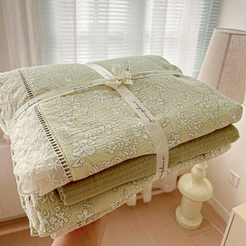 Kokvilnas četrdaļīgs gultasveļas komplekts ar mežģīnēm, Twill audums, reaktīvā druka, svars 2500–3000 g, ziedu raksts