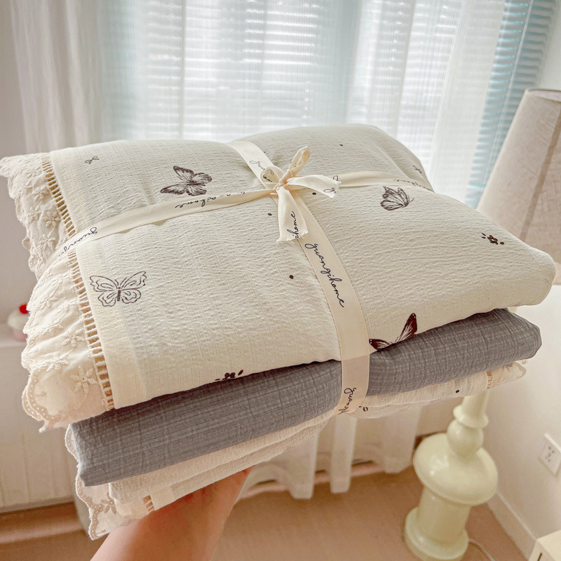 Kokvilnas četrdaļīgs gultasveļas komplekts ar mežģīnēm, Twill audums, reaktīvā druka, svars 2500–3000 g, ziedu raksts