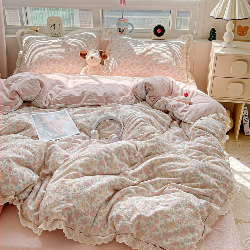 Kokvilnas četrdaļīgs gultasveļas komplekts ar mežģīnēm, Twill audums, reaktīvā druka, svars 2500–3000 g, ziedu raksts