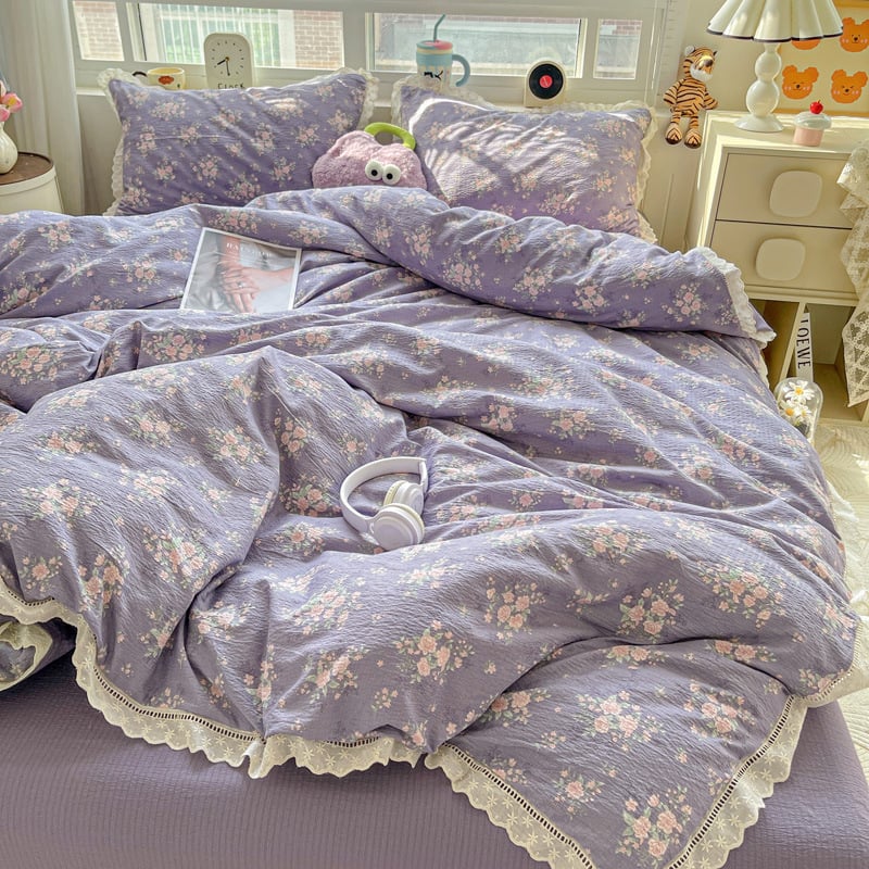 Kokvilnas četrdaļīgs gultasveļas komplekts ar mežģīnēm, Twill audums, reaktīvā druka, svars 2500–3000 g, ziedu raksts