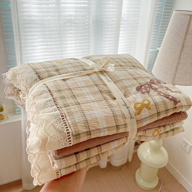 Kokvilnas četrdaļīgs gultasveļas komplekts ar mežģīnēm, Twill audums, reaktīvā druka, svars 2500–3000 g, ziedu raksts