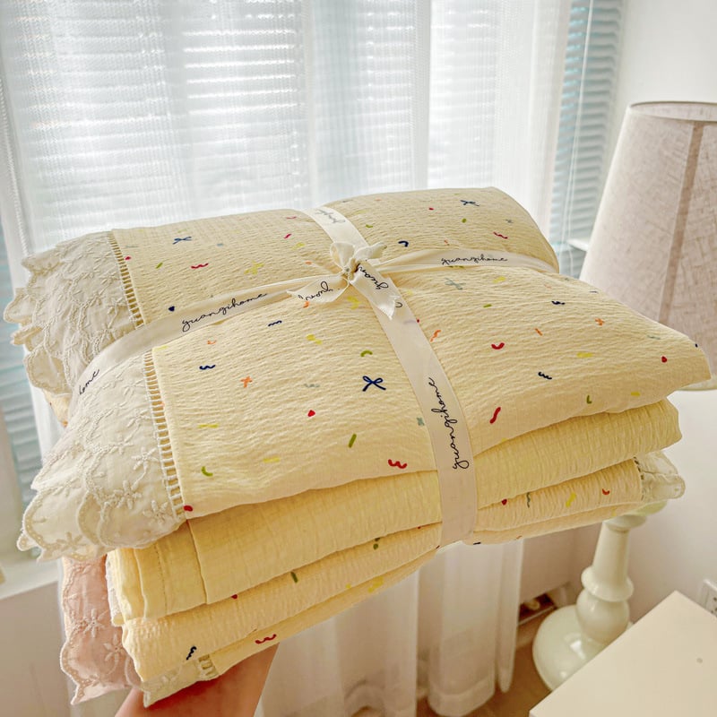 Kokvilnas četrdaļīgs gultasveļas komplekts ar mežģīnēm, Twill audums, reaktīvā druka, svars 2500–3000 g, ziedu raksts