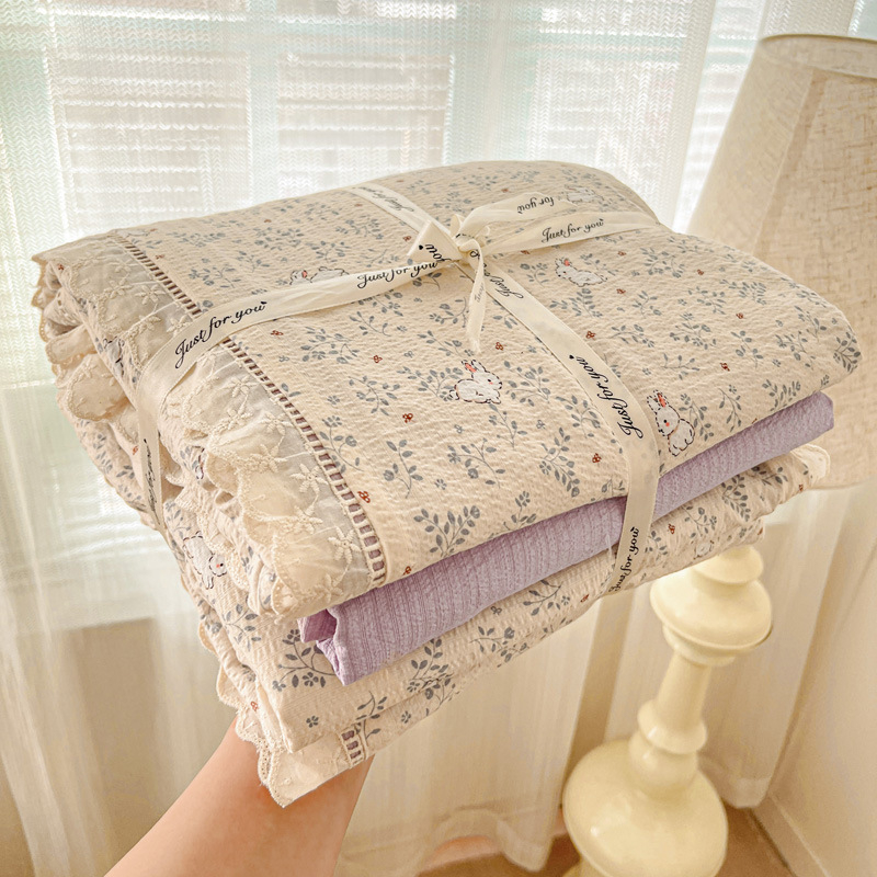 Kokvilnas četrdaļīgs gultasveļas komplekts ar mežģīnēm, Twill audums, reaktīvā druka, svars 2500–3000 g, ziedu raksts