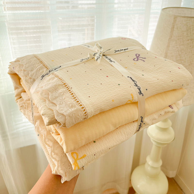 Kokvilnas četrdaļīgs gultasveļas komplekts ar mežģīnēm, Twill audums, reaktīvā druka, svars 2500–3000 g, ziedu raksts