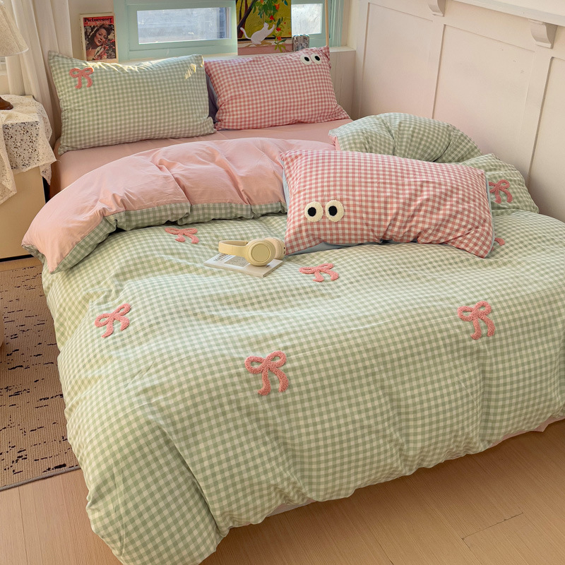 Četrdaļīgs gultas veļas komplekts ar karikatūru izšuvumu, segas pārklājs un palags, sintētiska šķiedra, Twill audums, svars 1000–1500 g