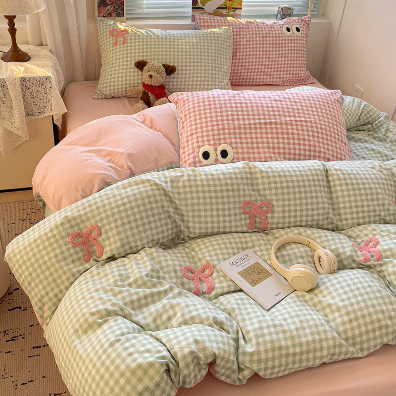 Četrdaļīgs gultas veļas komplekts ar karikatūru izšuvumu, segas pārklājs un palags, sintētiska šķiedra, Twill audums, svars 1000–1500 g