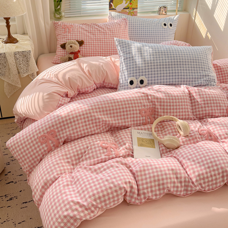 Četrdaļīgs gultas veļas komplekts ar karikatūru izšuvumu, segas pārklājs un palags, sintētiska šķiedra, Twill audums, svars 1000–1500 g