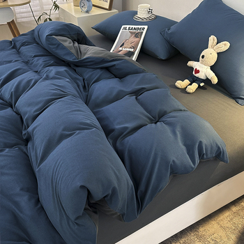 Kokvilnas četrdaļīgs gultas veļas komplekts studentu nometnei — reaktīvā drukāšana, pūstā audums, svars 2500–3000 g, vienkrāsains raksts