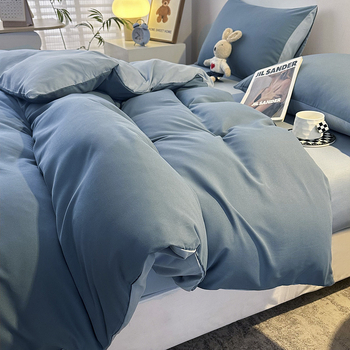 Kokvilnas četrdaļīgs gultas veļas komplekts studentu nometnei — reaktīvā drukāšana, pūstā audums, svars 2500–3000 g, vienkrāsains raksts