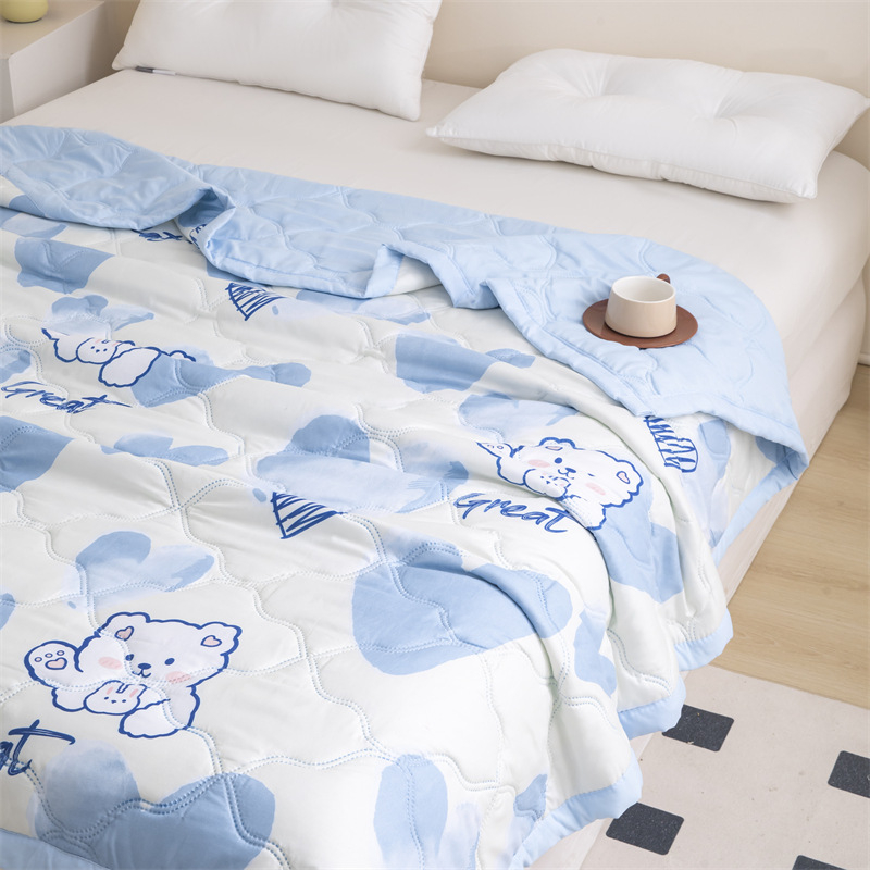 Δροσιστικό καλοκαιρινό πάπλωμα, πλένεται στο πλυντήριο, βαμβακερό ύφασμα, γέμιση πολυεστερικές ίνες, μοντέρνο μινιμαλιστικό στυλ