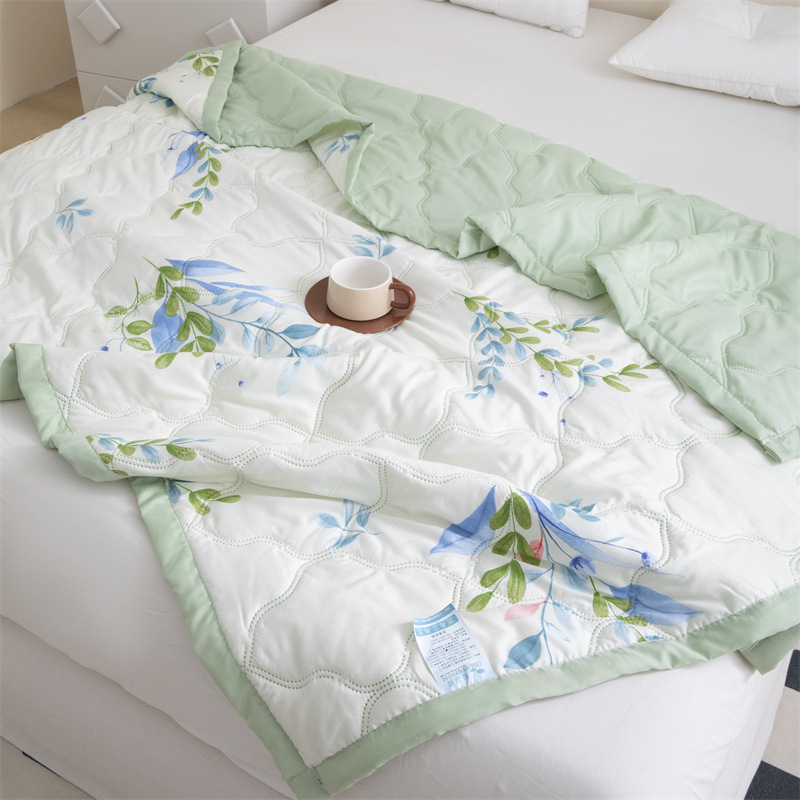 Δροσιστικό καλοκαιρινό πάπλωμα, πλένεται στο πλυντήριο, βαμβακερό ύφασμα, γέμιση πολυεστερικές ίνες, μοντέρνο μινιμαλιστικό στυλ