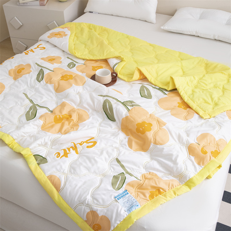 Δροσιστικό καλοκαιρινό πάπλωμα, πλένεται στο πλυντήριο, βαμβακερό ύφασμα, γέμιση πολυεστερικές ίνες, μοντέρνο μινιμαλιστικό στυλ