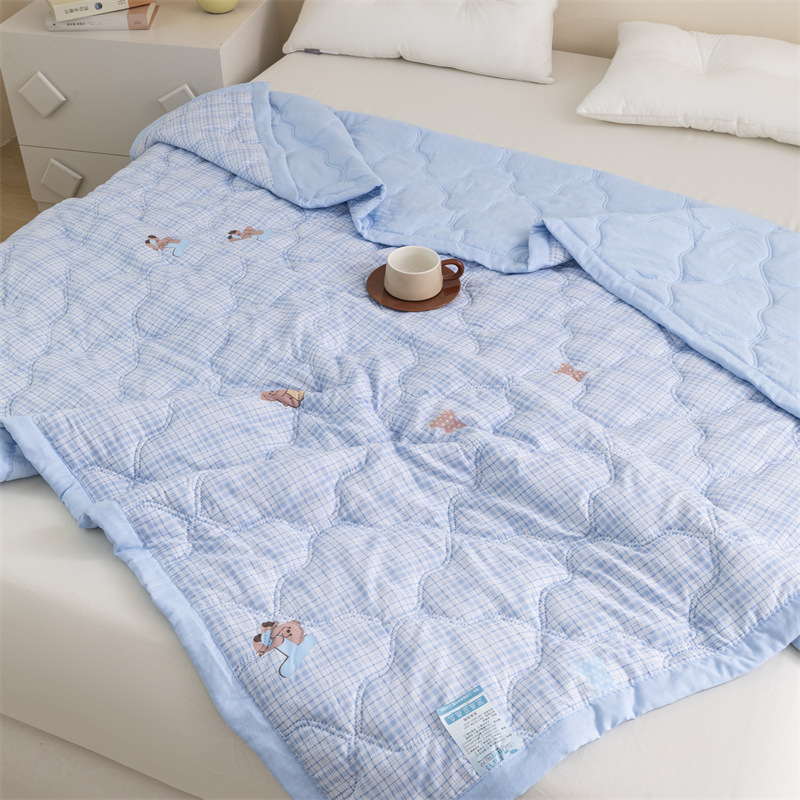 Δροσιστικό καλοκαιρινό πάπλωμα, πλένεται στο πλυντήριο, βαμβακερό ύφασμα, γέμιση πολυεστερικές ίνες, μοντέρνο μινιμαλιστικό στυλ