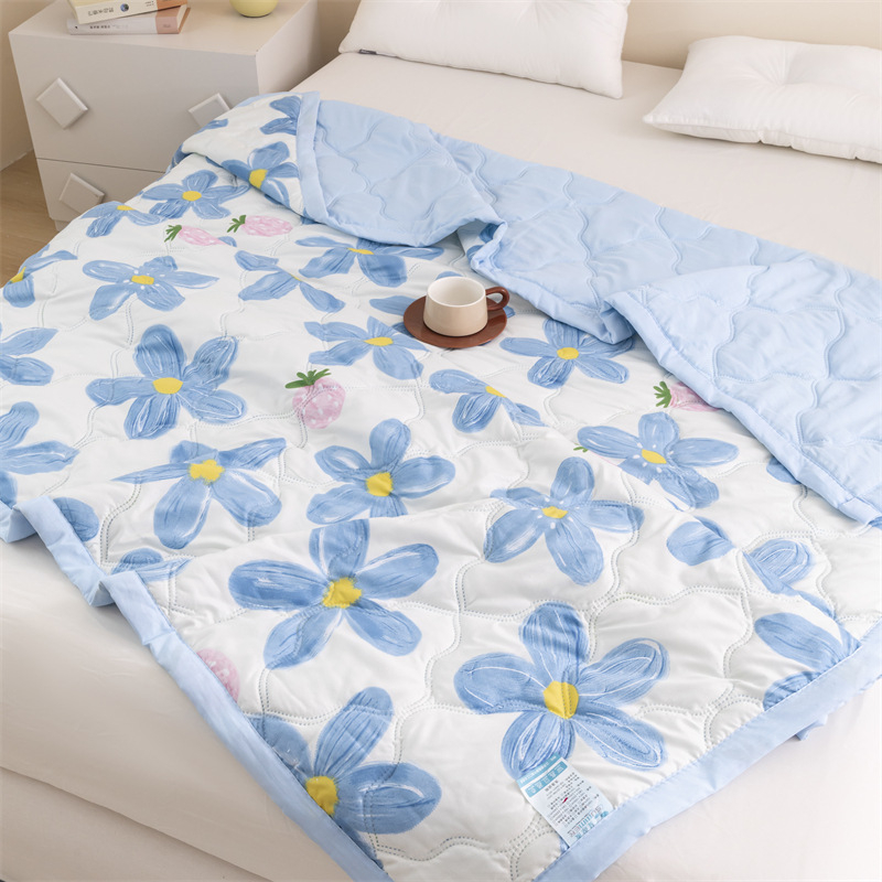 Δροσιστικό καλοκαιρινό πάπλωμα, πλένεται στο πλυντήριο, βαμβακερό ύφασμα, γέμιση πολυεστερικές ίνες, μοντέρνο μινιμαλιστικό στυλ