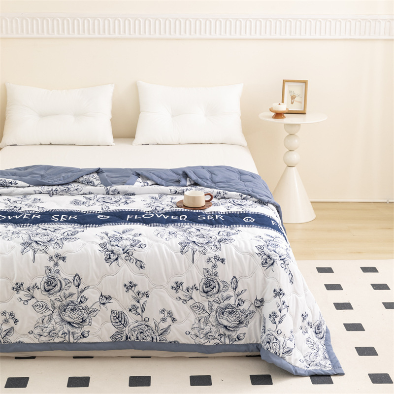 Δροσιστικό καλοκαιρινό πάπλωμα, πλένεται στο πλυντήριο, βαμβακερό ύφασμα, γέμιση πολυεστερικές ίνες, μοντέρνο μινιμαλιστικό στυλ