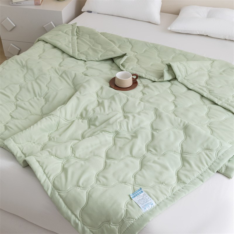 Δροσιστικό καλοκαιρινό πάπλωμα, πλένεται στο πλυντήριο, βαμβακερό ύφασμα, γέμιση πολυεστερικές ίνες, μοντέρνο μινιμαλιστικό στυλ