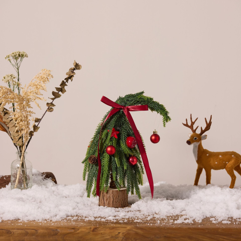 Šiaurės stiliaus Kalėdų eglutė su iškrypusiu kaklu - stalinis dekoras, PVC, Sintean/Xintean