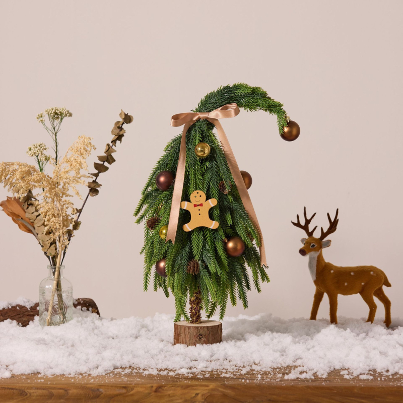 Šiaurės stiliaus Kalėdų eglutė su iškrypusiu kaklu - stalinis dekoras, PVC, Sintean/Xintean