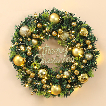 Rankų darbo plastikinis Kalėdų vainikas, skirtas kabinti ant durų ar langų; idealiai tinkantis prekybos centrams ir viešbučiams; tinka kaip verslo, reklaminė ar šventinė dovana.