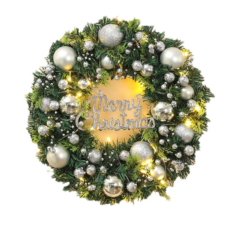 Rankų darbo plastikinis Kalėdų vainikas, skirtas kabinti ant durų ar langų; idealiai tinkantis prekybos centrams ir viešbučiams; tinka kaip verslo, reklaminė ar šventinė dovana.