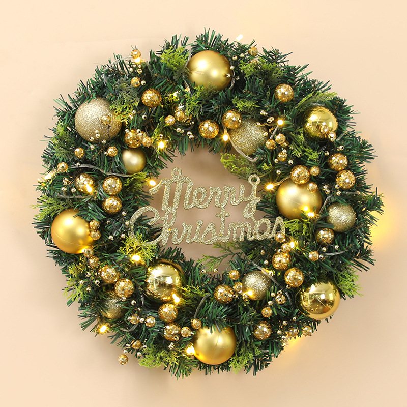 Rankų darbo plastikinis Kalėdų vainikas, skirtas kabinti ant durų ar langų; idealiai tinkantis prekybos centrams ir viešbučiams; tinka kaip verslo, reklaminė ar šventinė dovana.